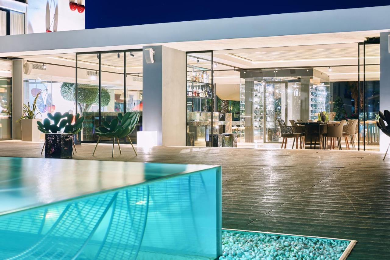 麦可帕埃斯图姆酒店 外观 照片 The pool at the hotel