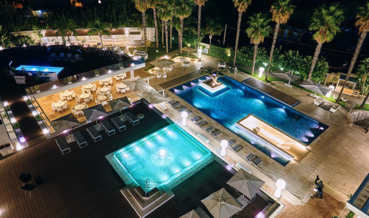 麦可帕埃斯图姆酒店 外观 照片 The swimming pool at the hotel